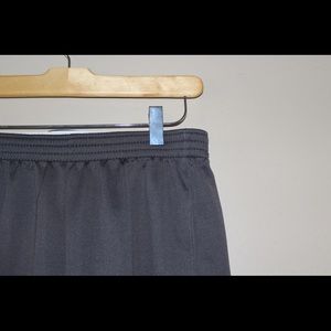 Under armour sweat pants like new!!